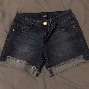 Mid-rise jean shorts